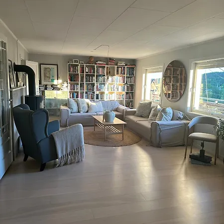Casa de Férias Stort Hus Med Utsikt, Hage Og Veranda Kristiansand