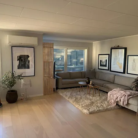 Stort Hus Med Utsikt, Hage Og Veranda *
