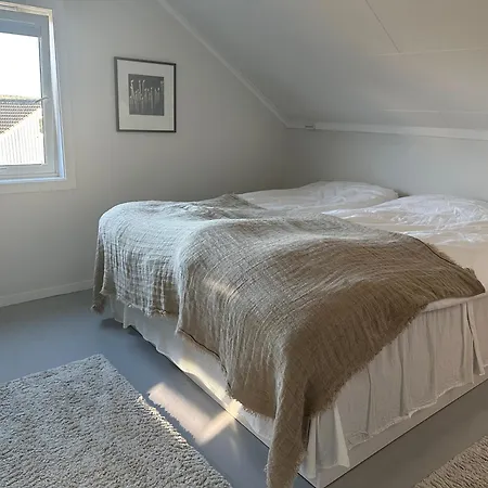 Stort Hus Med Utsikt, Hage Og Veranda *